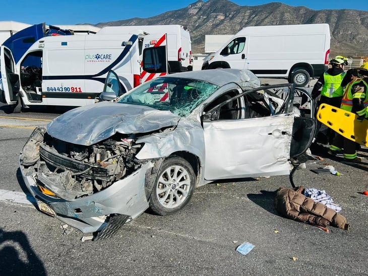 Muere menor de 13 años y joven de 19 en choque suscitado en la carretera Saltillo-Zacatecas