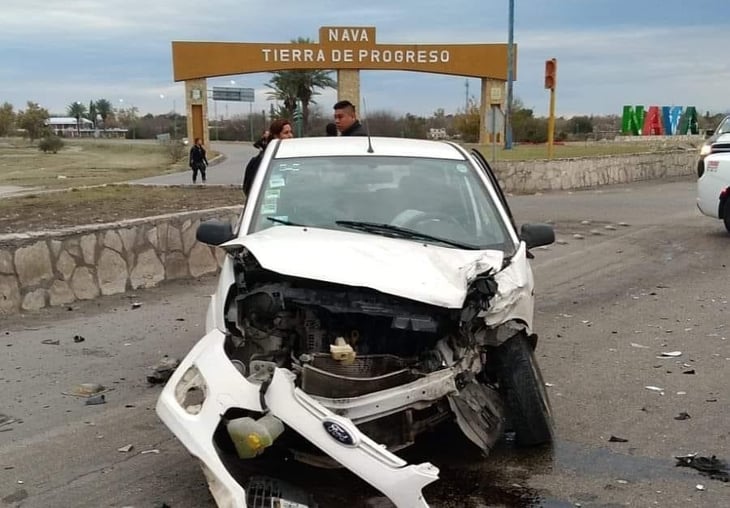 Accidente carretero deja lesionados y daños materiales en Nava