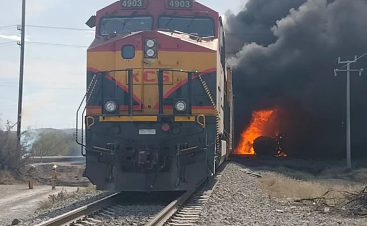Muere rescatista en incendio por accidente ferroviario en Nuevo León