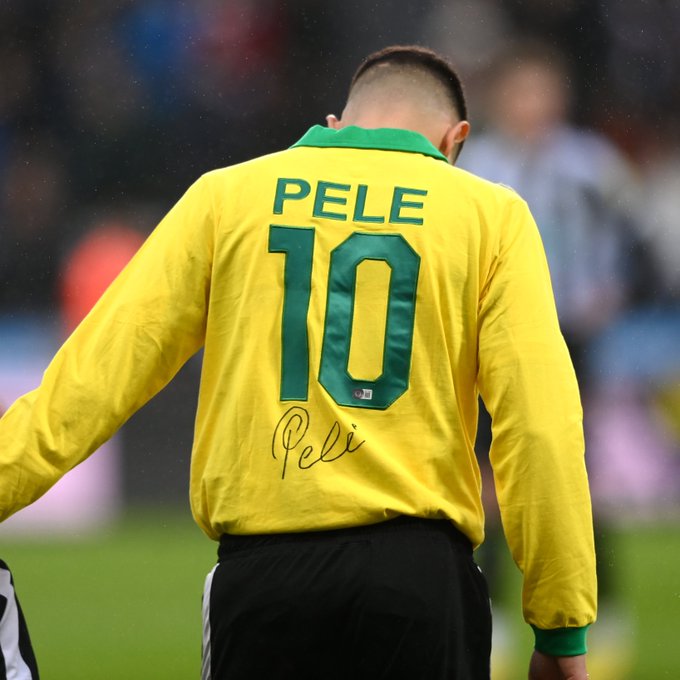 Bruno Guimaráes honró al  10 de Pelé en juego