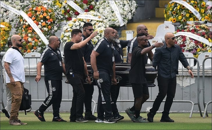 Las imágenes del funeral de Pelé en el estadio del Santos