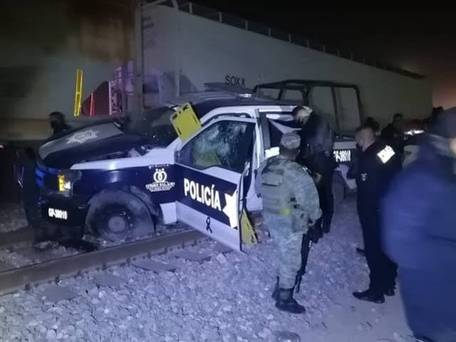 Policías de Hidalgo mueren al intentar ganarle el paso a un tren