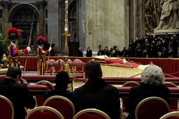 Benedicto XVI tendrá un funeral papal pero con 'adaptaciones'