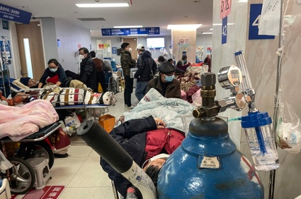 Hospitales colapsan por pacientes Covid-19 en Shanghai