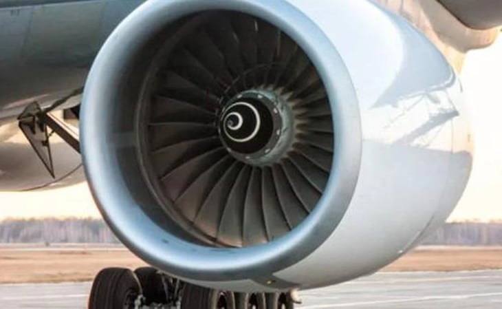 Turbina de avión succiona y mata a trabajador aéreo en EU