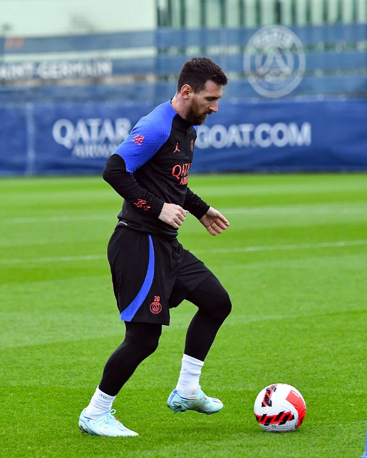 Messi regresa al PSG con aplausos