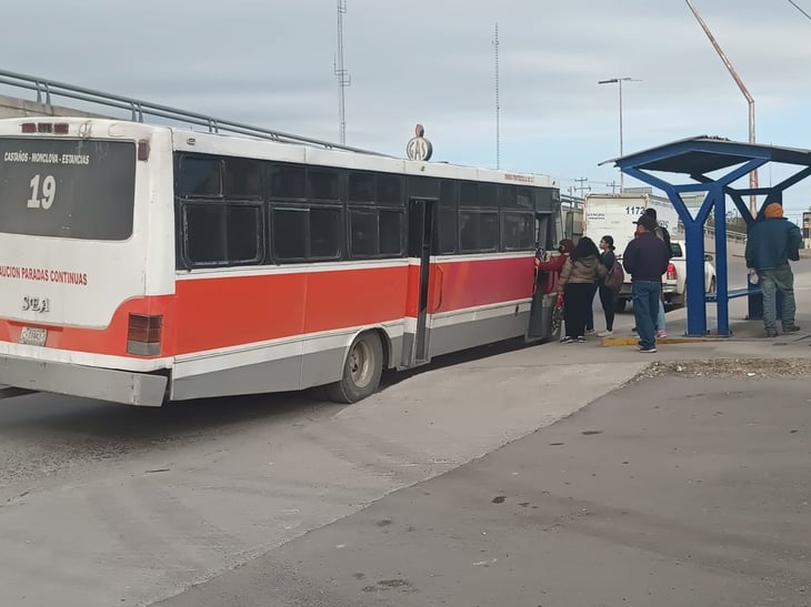 Usuarios buscan llegar temprano a su trabajo, no interesa condiciones del bus