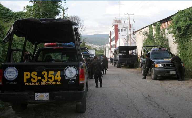 Policía rescata a alcalde de Chiapas, retenido por damnificados del huracán 'Karl'