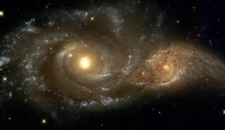 Hubble descubre la antigüedad de la luz fantasmal entre las galaxias