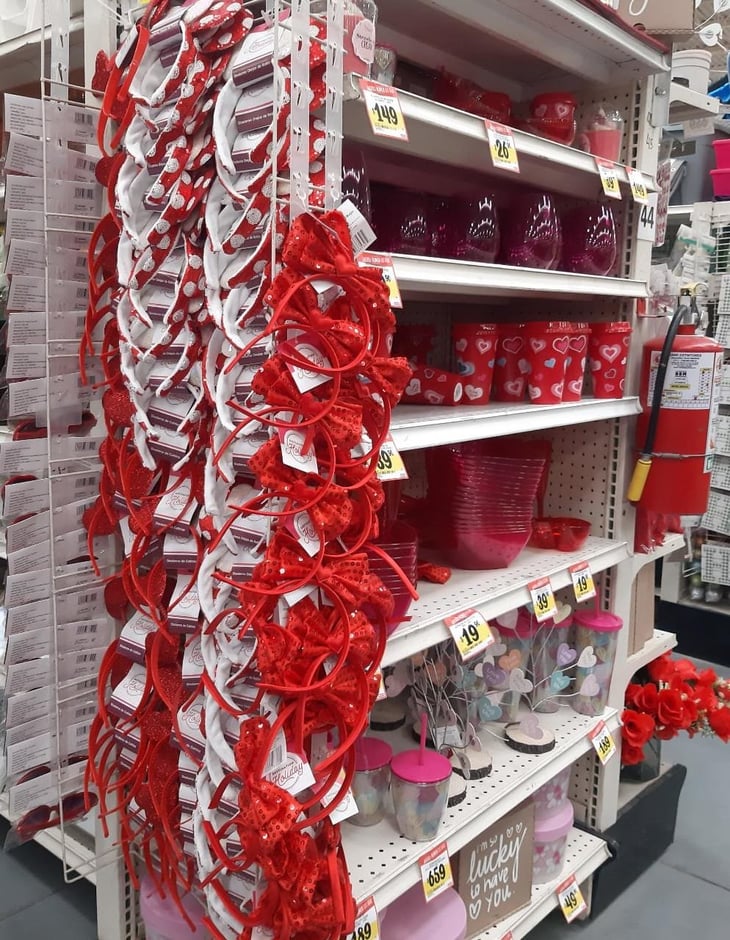Comercio locales comienzan a ofrecer mercancía de San Valentín