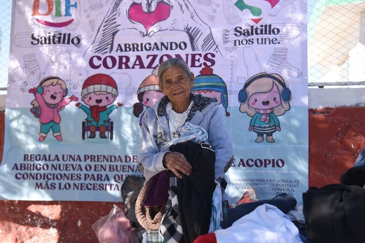 El programa Abriga Corazones DIF entrega apoyo a gente vulnerable