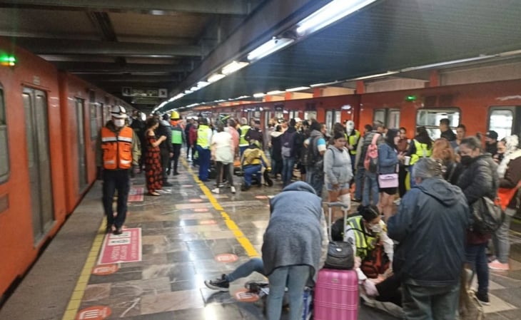 Trasladan a 16 personas a hospitales por choque de trenes en Línea 3; falta una por rescatar