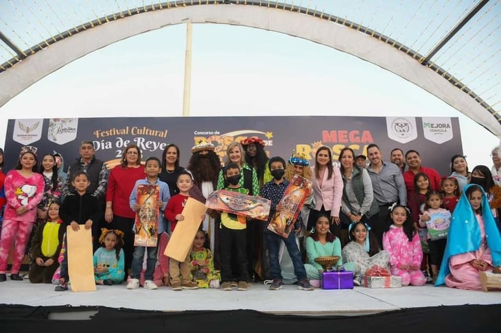 Comité municipal festeja día de Reyes; regala juguetes