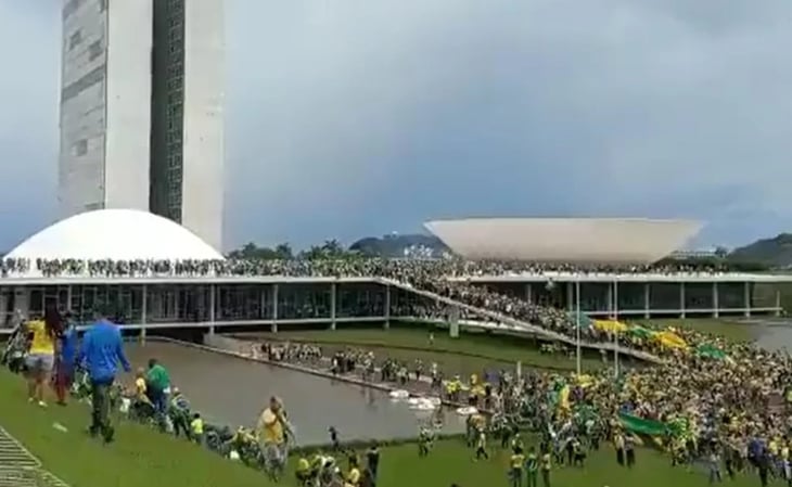 Simpatizantes de Bolsonaro invaden el Congreso de Brasil en manifestación contra Lula da Silva