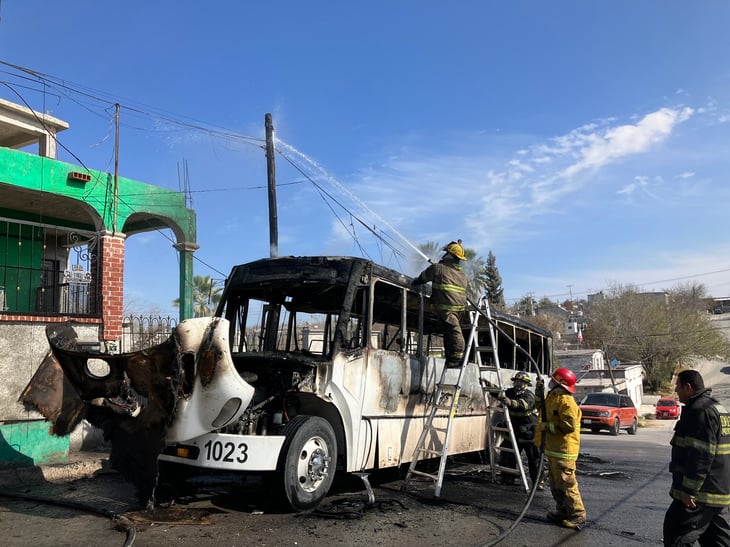 Camión de Sesa se incendia en la colonia Guerrero de Monclova