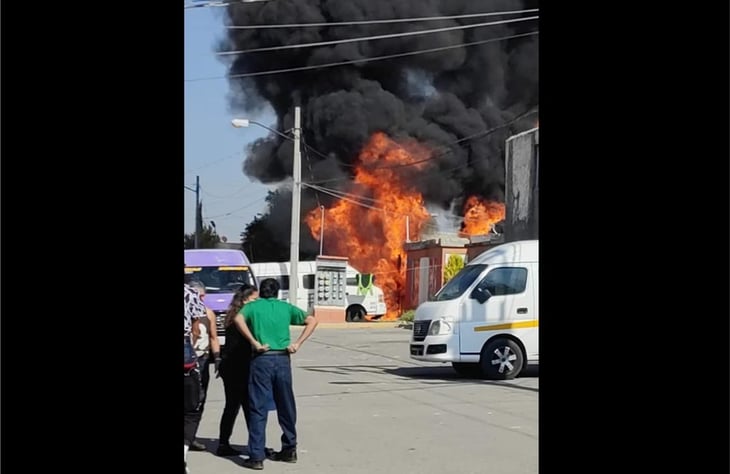 Reportan incendio en al menos cinco casas de Huehuetoca; autoridades investigan origen del fuego