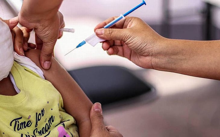 Salud vacuna a los niños por las calles en Monclova
