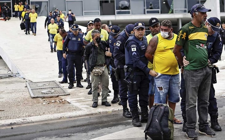 Policía arresta a más de 1,500 bolsonoristas por ataques en Brasil