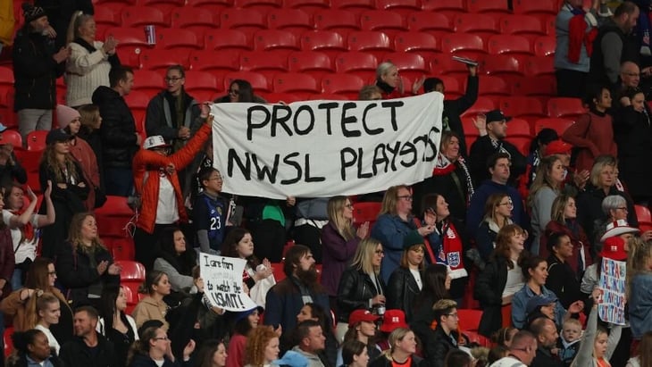 Cuatro ex entrenadores de NWSL suspendidos de por vida tras investigación de acoso sexual