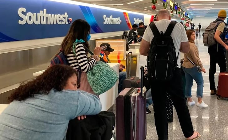 Joven de 14 años se queda varada por 19 horas en un aeropuerto en Nochebuena