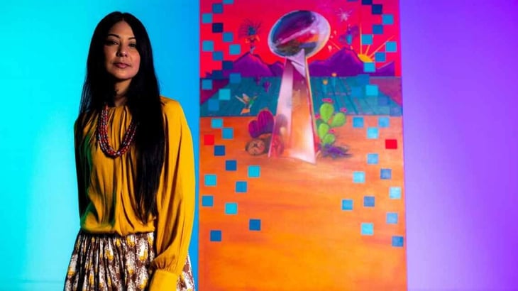 Pintora chicana/aborigen se une a NFL para crear el arte del Super Bowl LVII