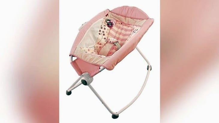 Alertan por sillas mecedoras de Fisher-Price ante muerte de 100 bebés