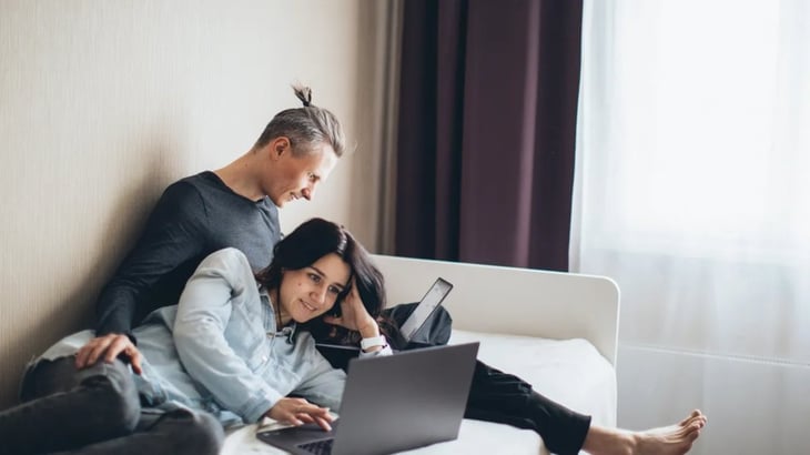 Un estudio revela qué ocurre con las parejas que trabajan en casa