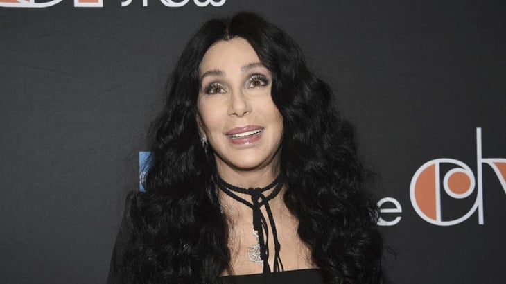 El secreto antienvejecimiento de Cher para tener piel de porcelana y eliminar arrugas profundas
