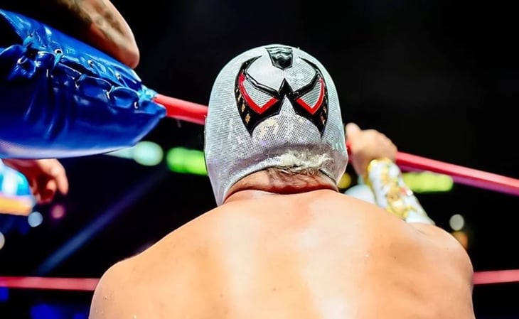 Místico dedica emotivo homenaje a Black Warrior en plena función del CMLL