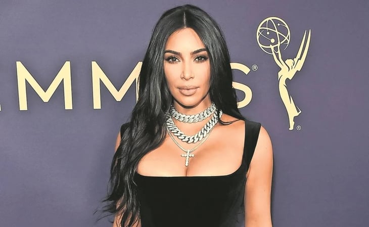Kim Kardashian arranca suspiros con pequeño bikini negro en un sauna