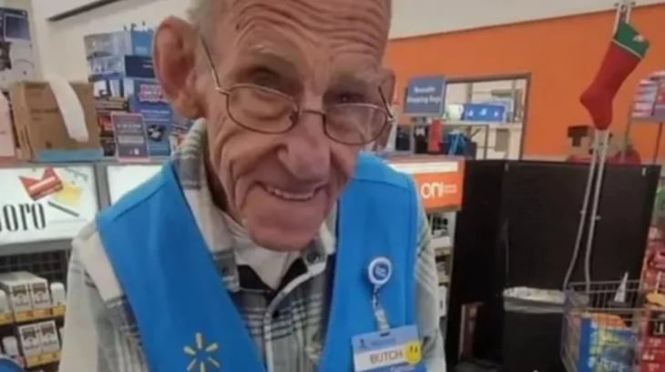 Usuarios donan más de 100 mil dólares para jubilación a abuelito cajero de Walmart