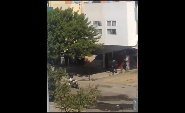 VIDEO: Enfrentamiento deja un policía muerto en Tlajomulco, Jalisco