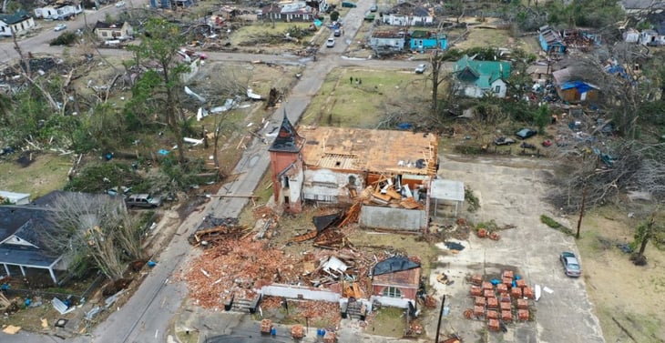 Un sistema de tornados  'golpea' Georgia y Alabama