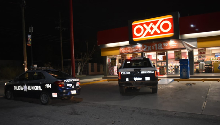 Ladrones asaltan Oxxo de la Leandro Valle