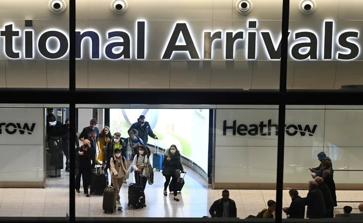 Detienen a un hombre tras incautación de paquete con uranio en aeropuerto de Londres