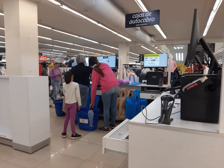 Cada vez más centros comerciales de Monclova cuentan con cajas de autocobro