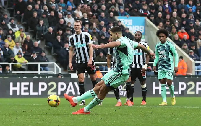 Un gol de Isak en la recta final sitúa tercero al Newcastle