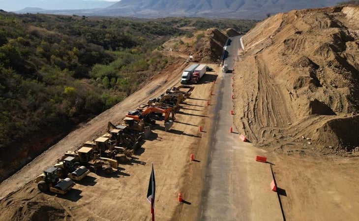 AMLO condiciona conclusión de carretera en Oaxaca