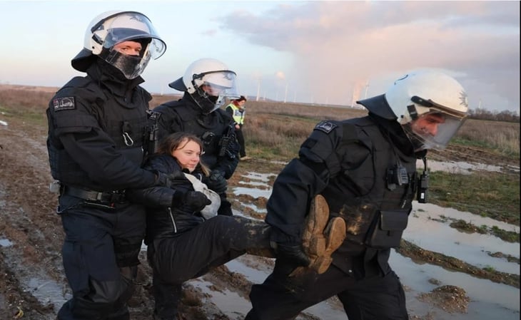 Policía desaloja a Greta Thunberg y activistas de protesta contra una mina en Alemania