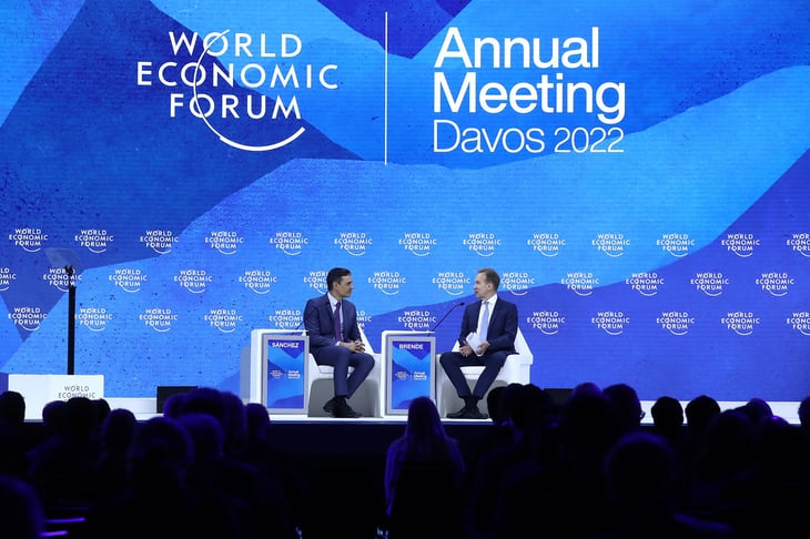 Foro de Davos: China preocupada por países que no podrán pagar los intereses 