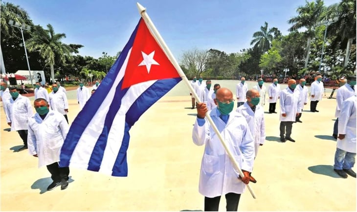 IMSS anuncia que llegarán 124 médicos cubanos más para cubrir plazas en hospitales de 12 estados