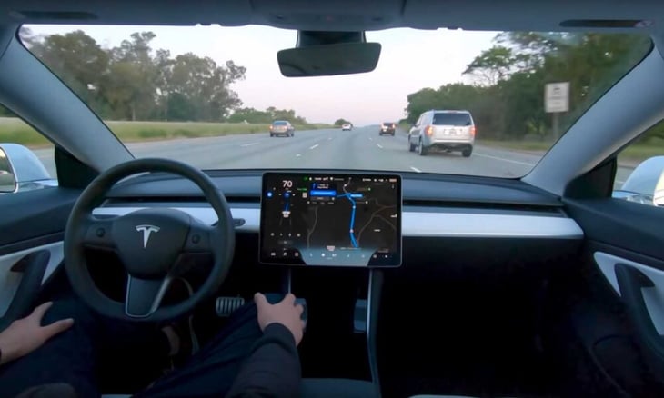 Un empleado de Tesla testifica que el video del autopilot en realidad fue una farsa