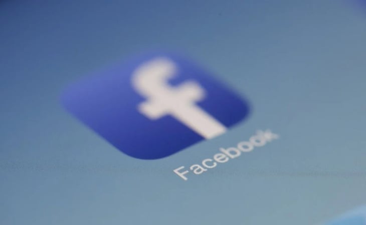 Trump presiona a Facebook para restaurar su cuenta