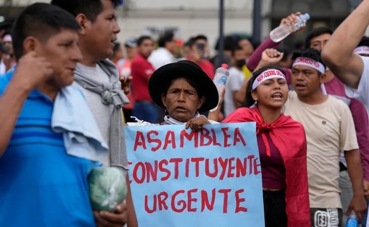 Enfrentamientos en Perú dejan un muerto, un herido e incendios en la sede judicial
