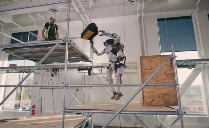 El robot Atlas ya es capaz de agarrar y lanzar cosas
