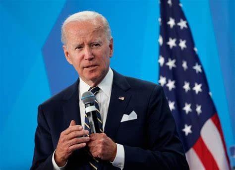 Biden inicia el tercer año de su mandato acosado por escándalos