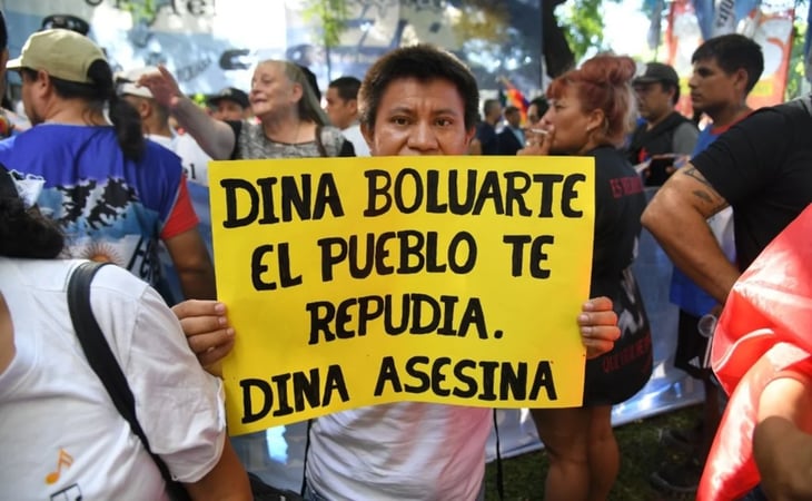Boluarte afirma que su gobierno 'está firme' y critica protestas 'violentas'en Perú