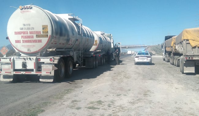En Nuevo León, Guardia Nacional asegura pipa con combustible robado