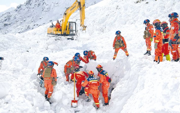 28 muertos van por avalancha en el Tíbet