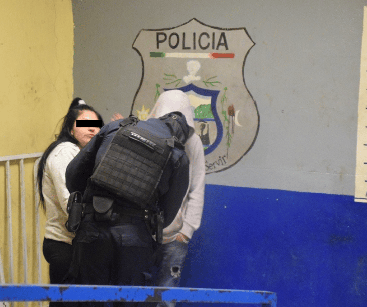 Mujer armada con cuchillo fue detenida por la policía de Monclova